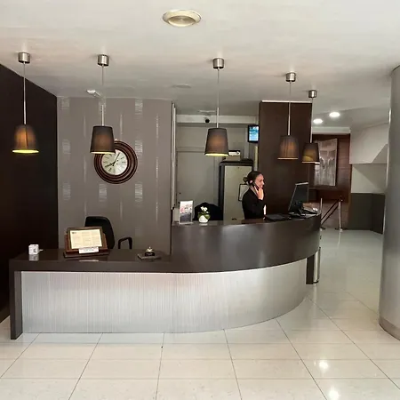 阁兰丽晶特酒店 酒店 4*